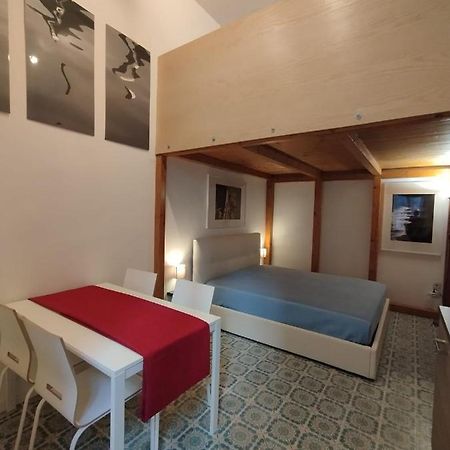 Casa Merisi Al Centro Storico Di Napoli Esterno foto