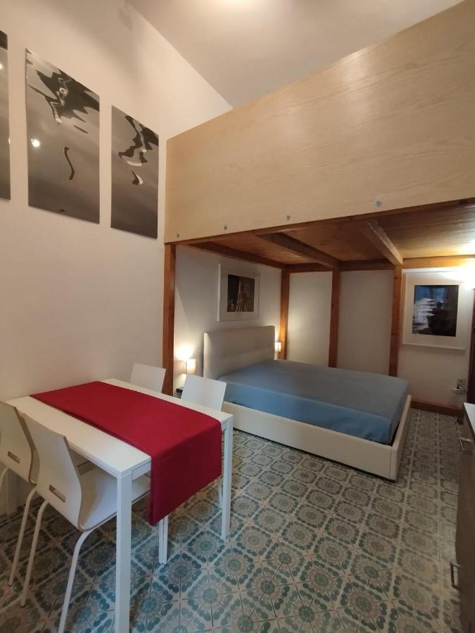 Casa Merisi Al Centro Storico Di Napoli Esterno foto