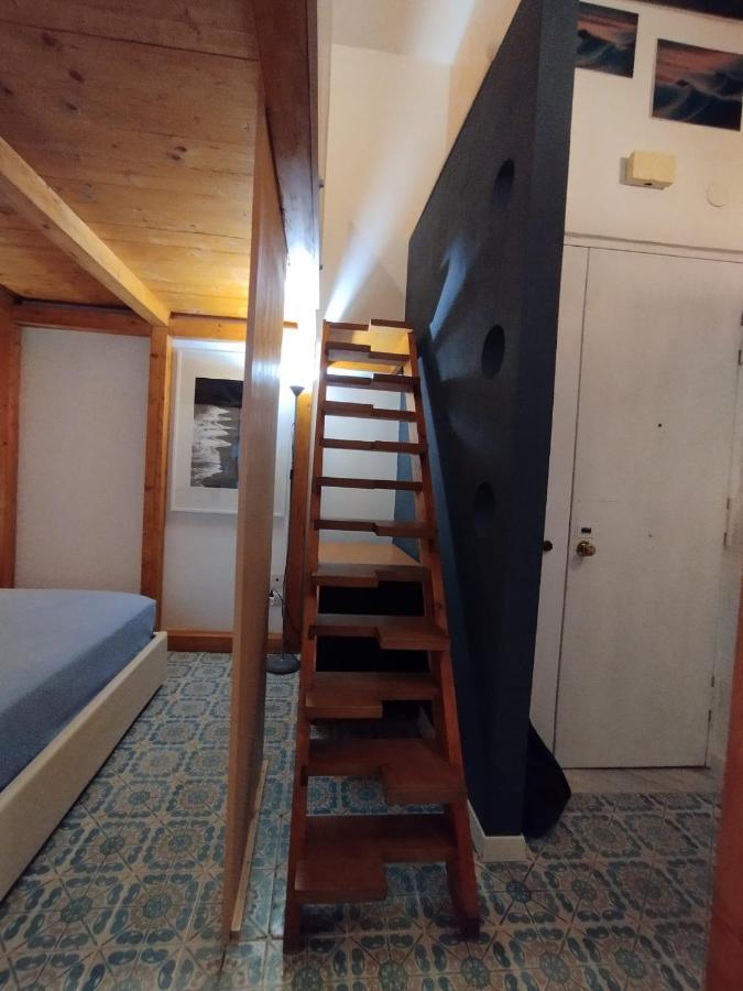 Casa Merisi Al Centro Storico Di Napoli Esterno foto